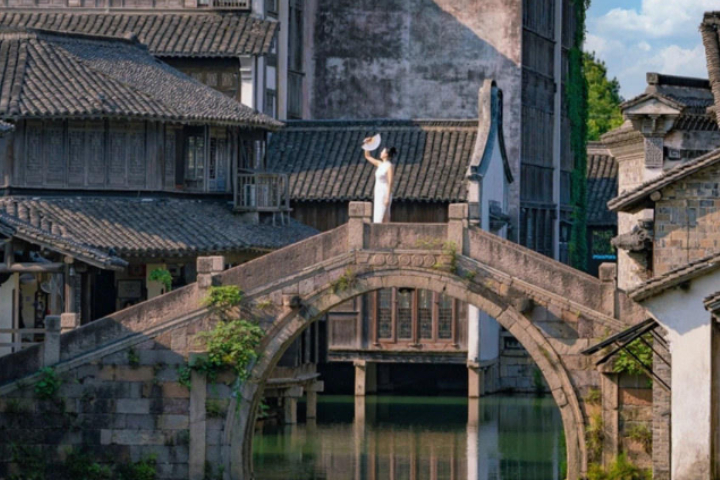 상하이 근교 우전 수향마을 야경 당일투어 [왕복 전용차량, 한국어 가이드, 동책 서책 입장권, 유람선 포함]